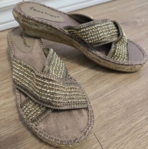 🌈 BareTraps Tense Gold Bead Embellished Espadrille Sandals Size 7.5